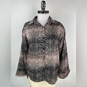 💚 2982.  Gray Snake Printed Button Front Top